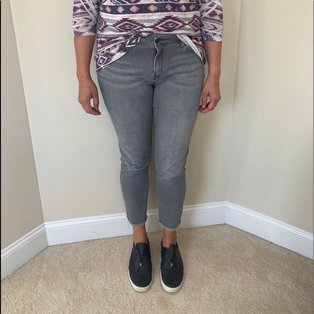 🛍🛍 4/20 Sale! Calvin Klein / Gray/ Size 12/ Ankle Skinny/ Frayed